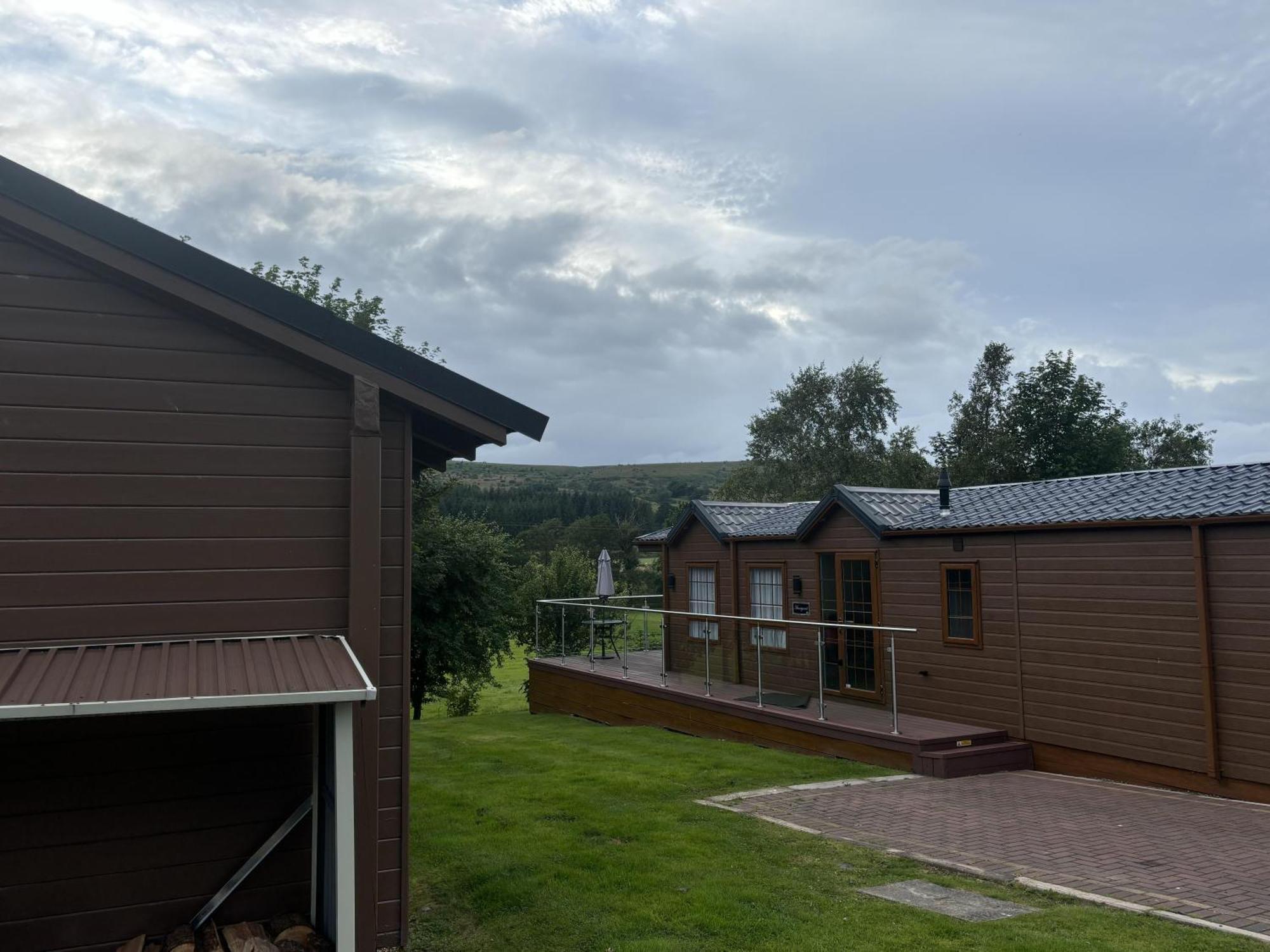 Rustic Lodge Retreat At Riverview Holiday Park Newcastleton المظهر الخارجي الصورة