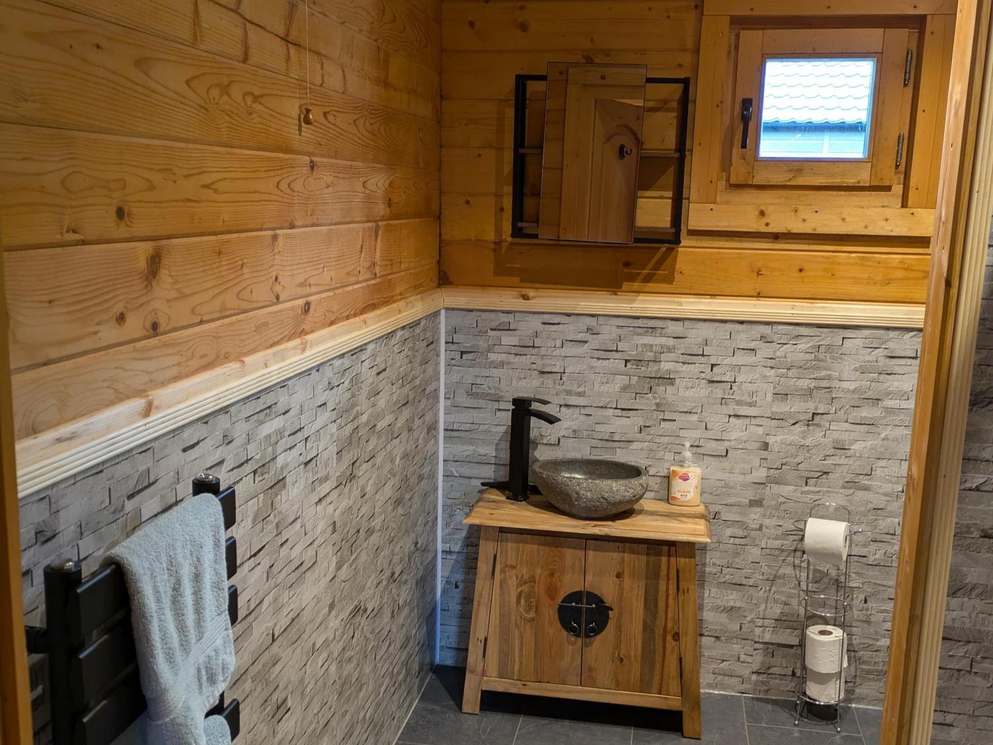 Rustic Lodge Retreat At Riverview Holiday Park Newcastleton المظهر الخارجي الصورة