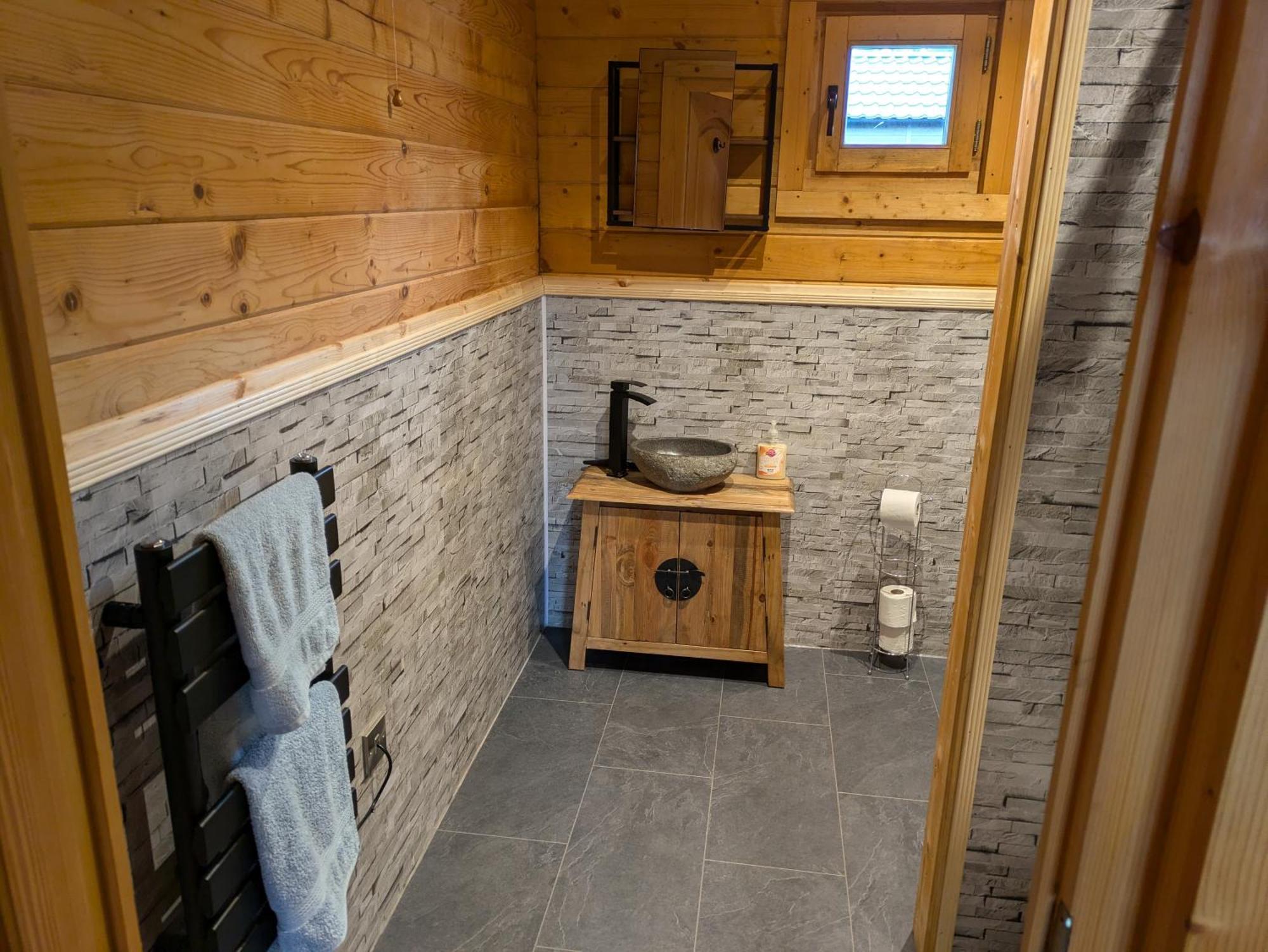 Rustic Lodge Retreat At Riverview Holiday Park Newcastleton المظهر الخارجي الصورة